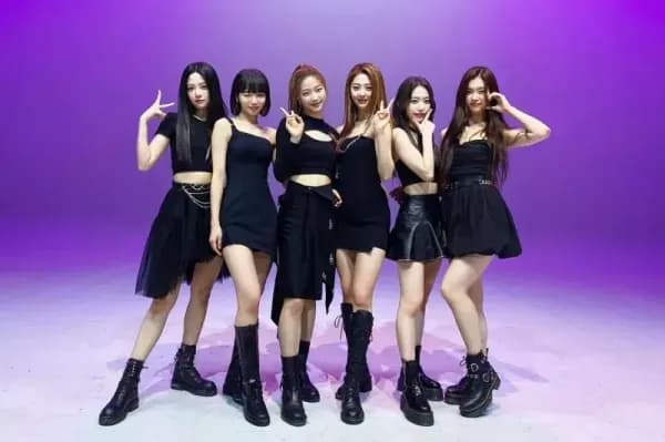 LE SSERAFIM Sukses dengan Debut Single FEARLESS, Hong Eunchae dan Kazuha Ungkapkan Perasaan Bahagianya