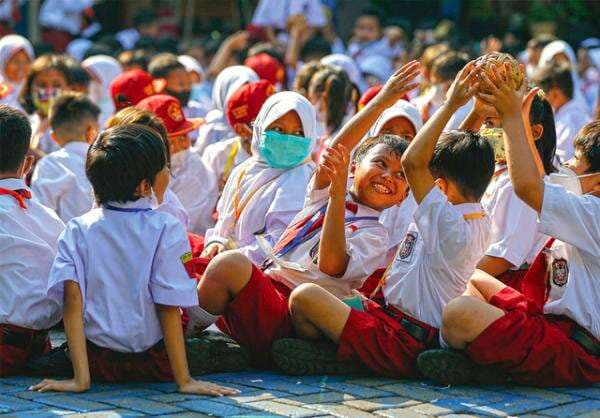 Rupa-Rupa Cara Sekolah pada Hari Pertama Pengenalan Lingkungan Belajar