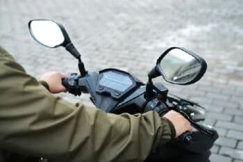 <i>Dear Riders</i>, Begini Tips Posisi Kaki saat Kendarai Motor Matik