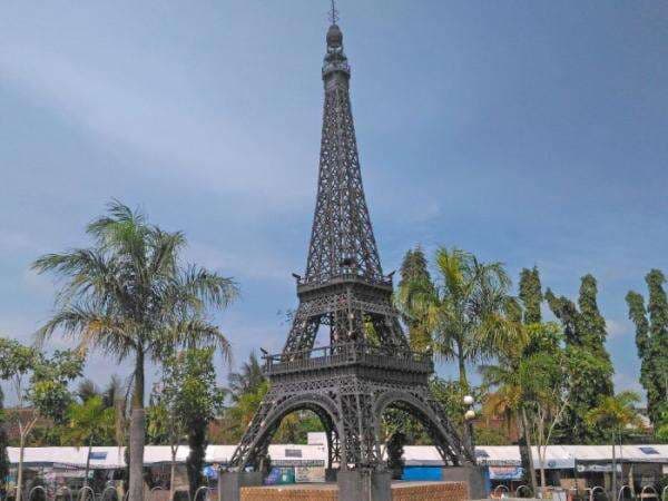 Ternyata Menara Eiffel Juga Ada Boyolali, Letaknya Diantara Patung Liberty dan Menara Pisa Ternyata Menara Eiffel Juga Ada Boyolali, Letaknya Diantara Patung Liberty dan Menara Pisa