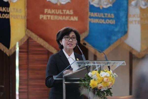 Sosok Ova Emilia, Rektor Perempuan UGM Kedua