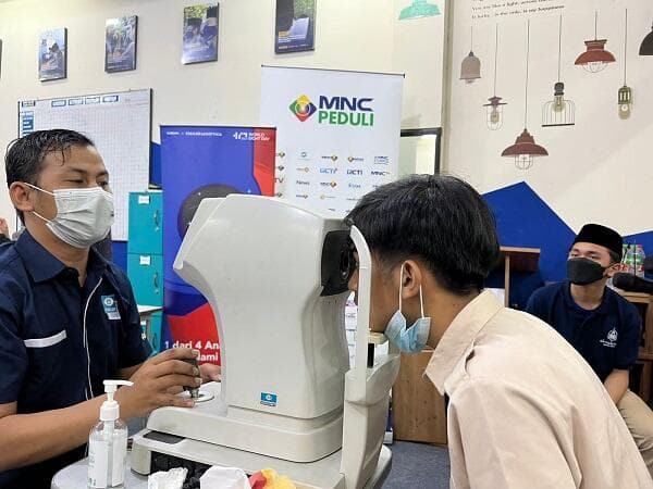Siswa SMART Ekselensia Dapat Kacamata Gratis dari MNC Peduli: Belajar Jadi Mudah!