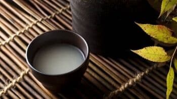 Mengenal Kuchikamizake, Sake Asal Jepang yang Pembuatannya Harus Dikunyah Gadis Terlebih Dahulu