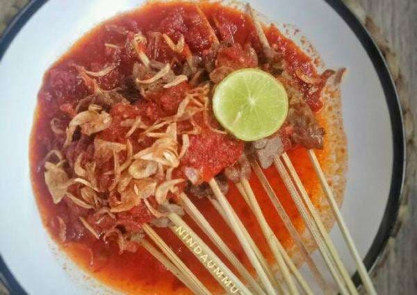 10 Makanan Khas Bali Favorit, Sate Plecing Ayam Bumbu Pedasnya Nampol Banget