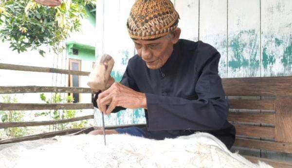 Kisah Ngatman Asal Blora, Dalang Sepuh Jadi Perajin Wayang Kulit