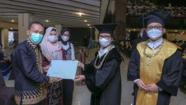 Lulus S2 UGM Cumlaude, Cita-Cita Lanjutkan Kuliah ke Australia