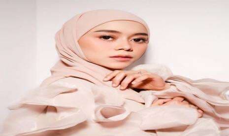 Trending di YouTube! Ini Lirik Lagu 'Sekali Seumur Hidup' Milik Lesti kejora