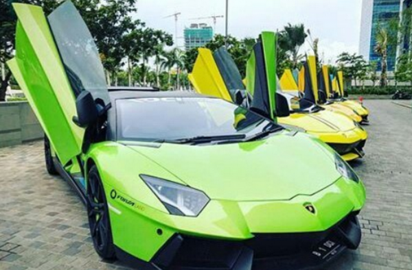 Intip Deretan Artis Pria yang Hobi Koleksi Mobil Mewah, Paling Mahal Rp20 Miliar Intip Deretan Artis Pria yang Hobi Koleksi Mobil Mewah, Paling Mahal Rp20 Miliar