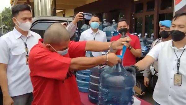 Air Mineral Galon Oplosan Beredar di Cilegon dan Serang, 5 Pelaku Ditangkap