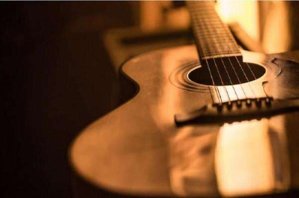 Merek Gitar Akustik Terbaik di Indonesia