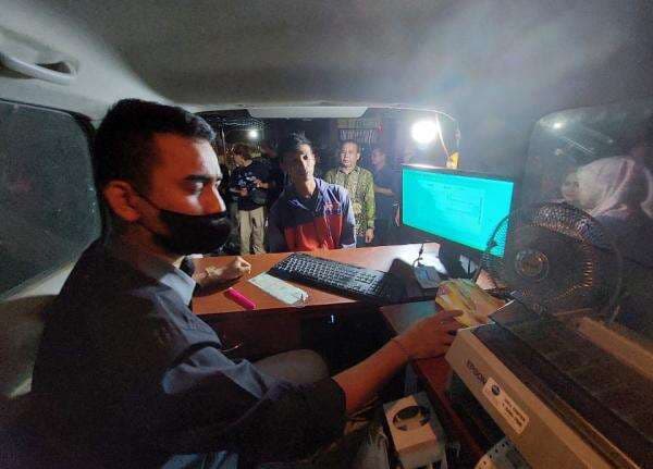 Bayar Pajak di Samsat Handil Bakti Batola, Kini Bisa Dilakukan Malam Hari Bayar Pajak di Samsat Handil Bakti Batola, Kini Bisa Dilakukan Malam Hari