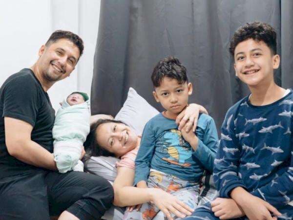 Selamat! Umar Syarief dan Corry Pamela Dikaruniai Anak Ketiga: MasyaAllah Tabarakallah Selamat! Umar Syarief dan Corry Pamela Dikaruniai Anak Ketiga: MasyaAllah Tabarakallah