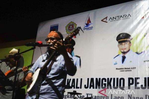 Top, Penampilan Ary Juliant &amp; Bluegrass di Festival Kali Jangkuk