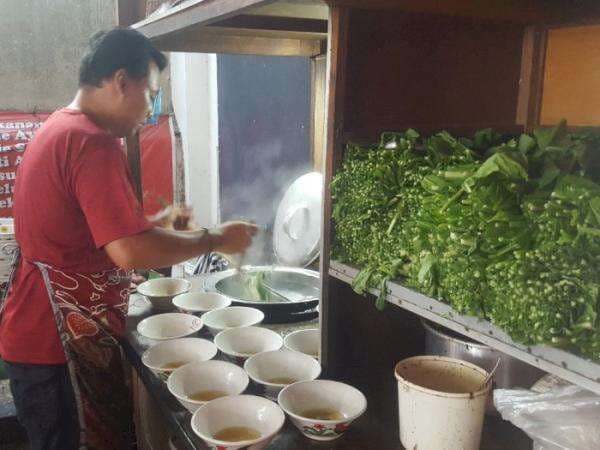 Mie Ayam Enak Tapi Horor, Rumornya Si Penjual Punya Pesugihan Pocong: Benarkah? Mie Ayam Enak Tapi Horor, Rumornya Si Penjual Punya Pesugihan Pocong: Benarkah?