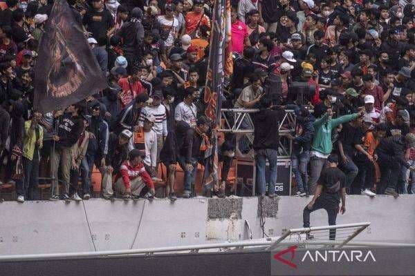 Pagar Jakarta International Stadium Roboh, Jakmania: Untung