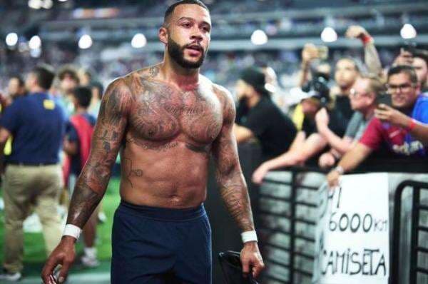 Ketimbang Dijual, Memphis Depay Tantang Barcelona Putus Kontraknya
