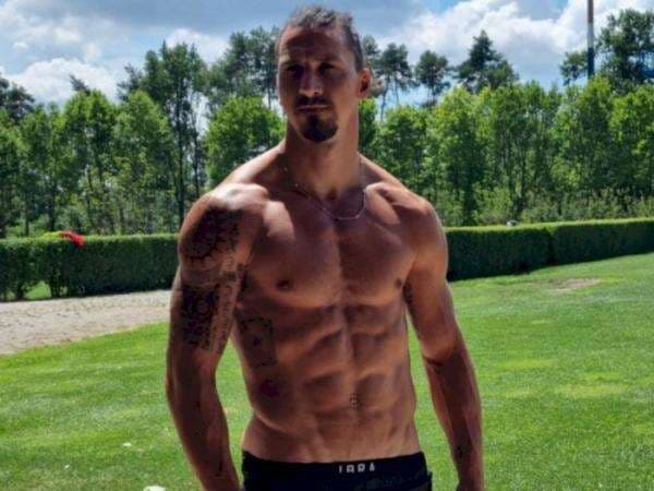Usia 40 Tahun, Zlatan Ibrahimovic Pamer Body Kekar dan Perut Sixpack
