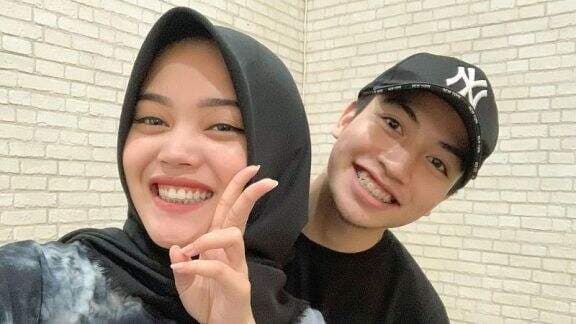 Dikomentari Netizen Soal Tidur Bareng, Video Lawas Putri Delina dan Jeffry Reksa Kembali Disorot: Misalnya Halangan Tuh...