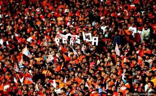 Viral! The Jakmania Geruduk Stasiun Manggarai Cari Viking, Ada Apa ?