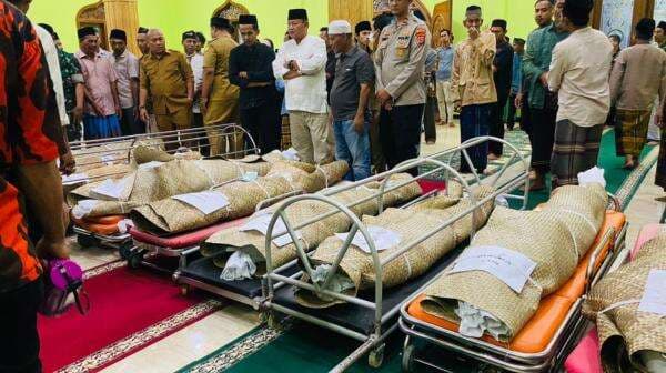 Usai Disalatkan, 9 Korban Kecelakaan Odong-odong Langsung Dikebumikan di TPU Cibetik