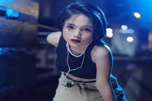 Viral Video Polisi Dorong Jeje Citayam Fashion Week, Netizen: Bagus Pak Pol! Viral Video Polisi Dorong Jeje Citayam Fashion Week, Netizen: Bagus Pak Pol!