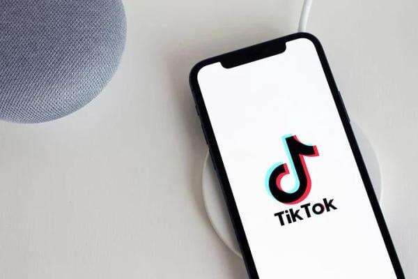 Bikin Galau! Inilah 15 Judul Lagu Sedih yang Viral di TikTok