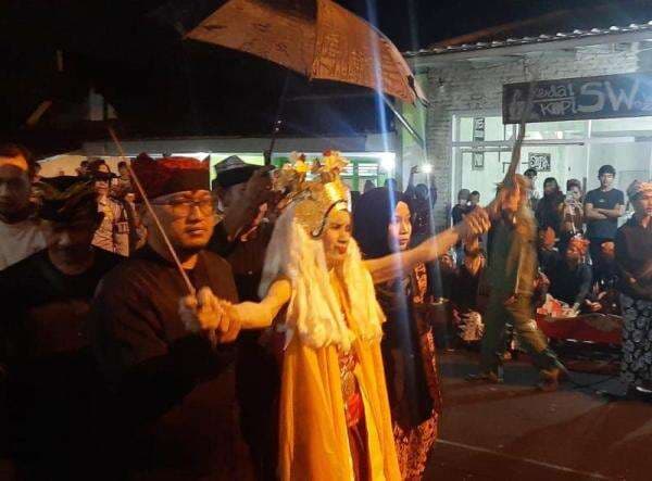 Melihat Tradisi Seblang Bakungan, Tarian Mistis yang Bikin Penari Kesurupan