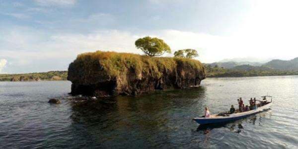 Menikmati Indahnya Pulau Ular, Lokasi Keren, Tapi Harus Hati-hati