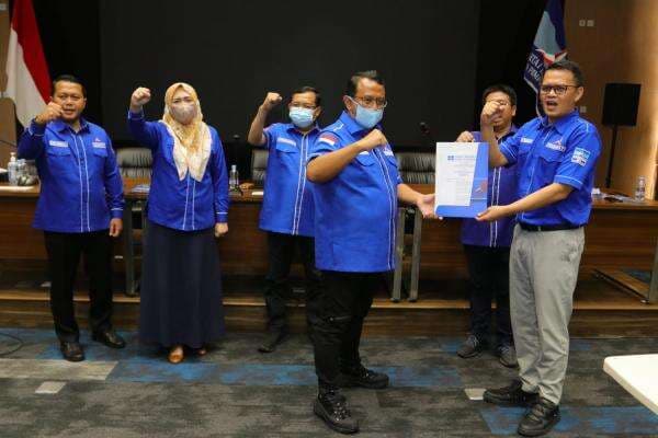 Terima SK dari DPP Demokrat, Aan Andi Purnama Resmi Jabat Ketua DPC Partai Demokrat Kota Bandung