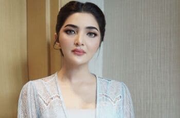 7 Potret Ibu Sambung yang Akrab dengan Anak Artis