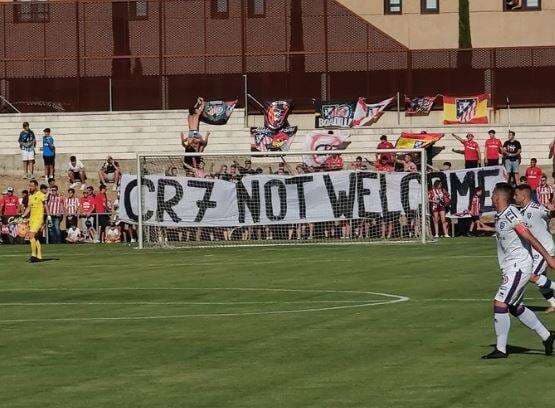 Fans Atletico Madrid Tolak Transfer Cristiano Ronaldo, Bawa Spanduk Sindiran ke Stadion