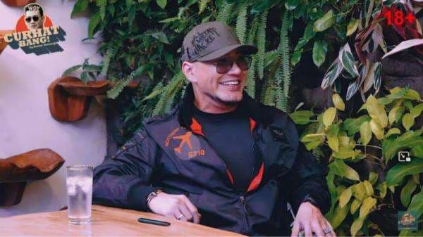 Deddy Corbuzier Pinjam Kacamata Ale Citayam Fashion Week, Devina Bertha: Ini Baru Robocop Om