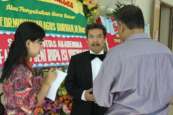 Sosok Rektor ISI Yogyakarta Agus Burhan, Kurator Asal Rembang