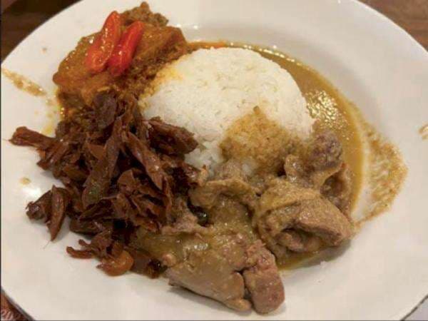 Gudeg Sagan, Gudeg Jogja Bercita Rasa Gurih yang Berawal dari Warung Kaki Lima Gudeg Sagan, Gudeg Jogja Bercita Rasa Gurih yang Berawal dari Warung Kaki Lima
