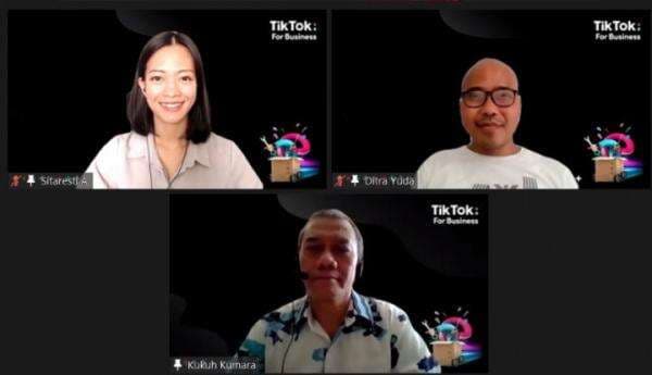 Wanita yang Salat Berkostum Spiderman Berhijab Ngaku Nabi Perempuan Pertama