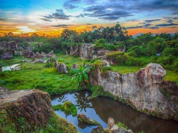 Mengagetkan! Ada Kandang Godzilla di Tangerang, Tempatnya Tersembunyi di Bukit Terjal