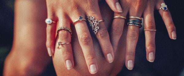 Letak cincin di jari ungkap kepribadian pemakainya, kamu seperti apa?