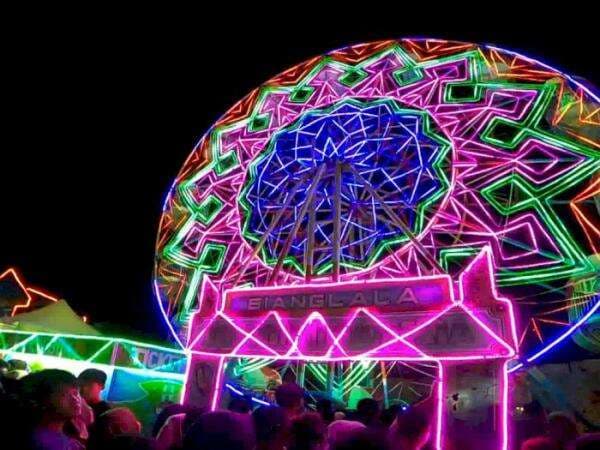 Pasar Malam di Parepare Kembali Eksis, Gemerlap Cahayanya Mirip Taman di Korea Selatan Pasar Malam di Parepare Kembali Eksis, Gemerlap Cahayanya Mirip Taman di Korea Selatan