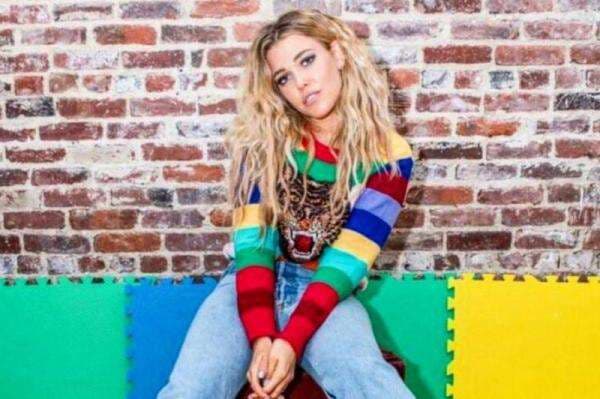 Lirik Lagu Stand By You - Rachel Platten dan Terjemahan