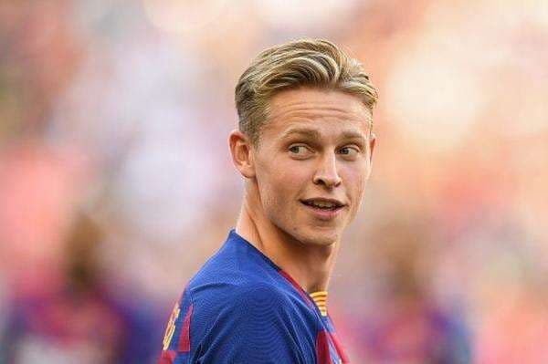 Presiden Barcelona Tak Tutup Kemungkinan Frenkie de Jong Gabung Man United
