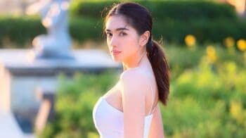 7 Potret Angel Karamoy Tampil Seksi Pakai Tanktop hingga Dress Menerawang, Netizen: Semakin Menggoda!