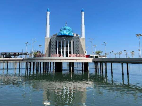 Nasib Masjid Terapung Pertama di Indonesia, Dulu Ramai Kini Kalah Viral Nasib Masjid Terapung Pertama di Indonesia, Dulu Ramai Kini Kalah Viral