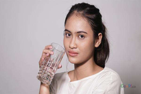 Manfaat Dahsyat Air Hangat, Redakan Maag dan GERD