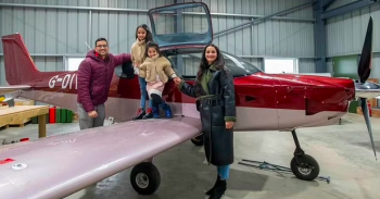 Keren! Pria Ini Rakit Pesawat Sendiri Lalu Bawa Keluarga Terbang Menjelajah Berbagai Negara