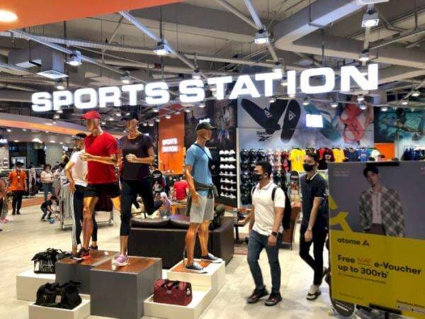 Diskon Gila-gilaan di Toko Ini, Celana Sampai Sepatu Adidas Cuma Rp100 Ribuan!