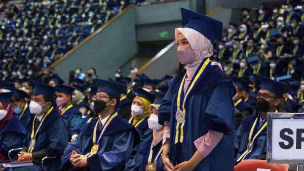 Perempuan asal Bandung Ini Magister Teknologi Nano ITB Pertama dengan Predikat Cum Laude