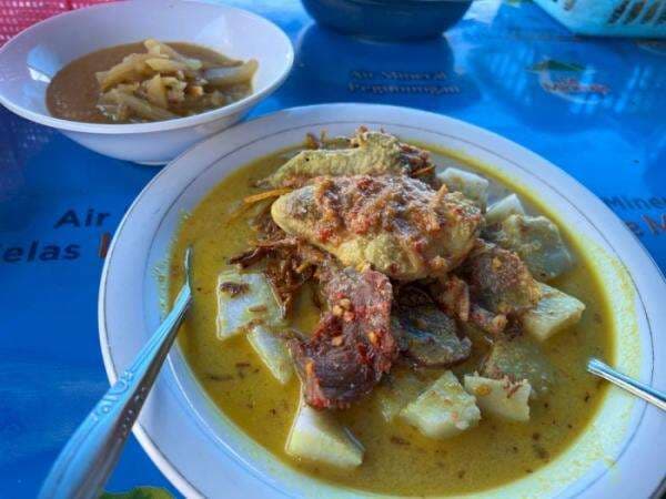 Warung Tenda Biru ini Menghasilkan Omset Harian sampai 17 Juta, Penasaran Menunya?