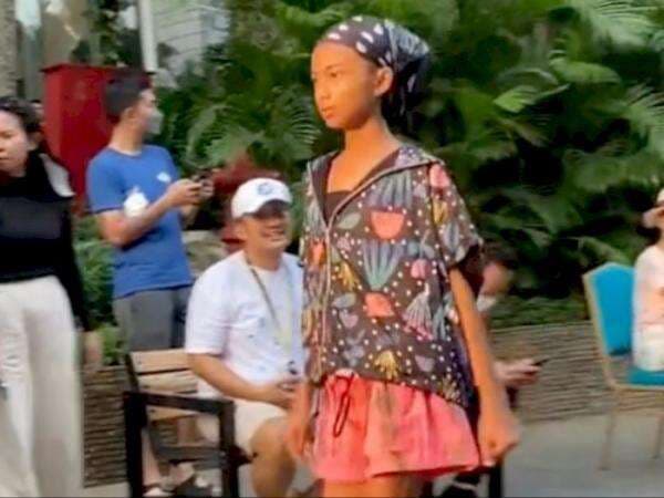 Naik Kelas! Biasa Pakai Baju Tanah Abang, Mami Angel Makin Gaya Jadi Model Brand Lokal