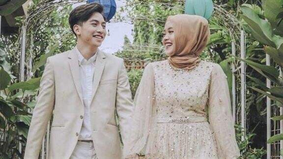 Gaya Pacaran Putri Delina Digunjing Kelewat Batas Gegara Jeffry Reksa Pegang `Anu` Pacar, Netizen Desak Sule Ambil Sikap: Nikahin!