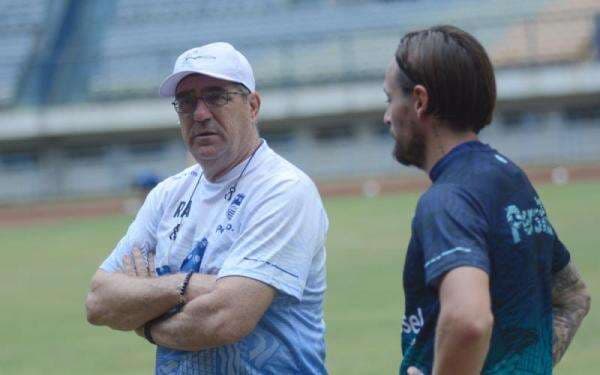 5 Alasan Kenapa Pelatih Persib Robert Rene Albert Layak Dipecat